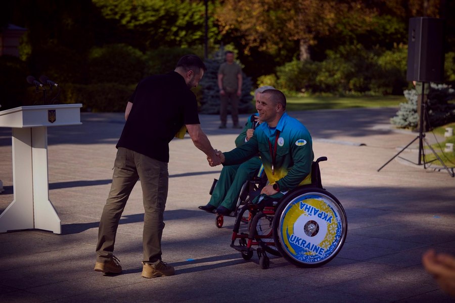 President of Ukraine congratulates Paralympic champion — Ukraine vyshyvanka wheel cover